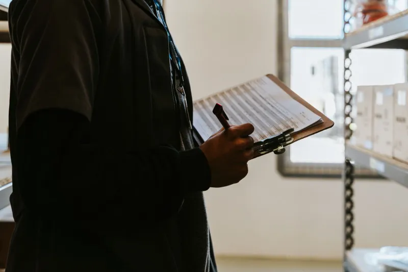 The Scoreboard Nobody Watches: Why Warehouse Metrics and Customer Outcomes Keep Diverging